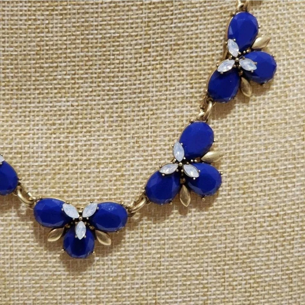 J. CREW gold blue floral bibb‎ necklace